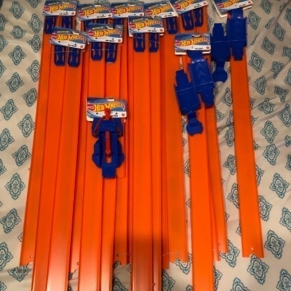Hot wheels racetrack, Loop, and launcher 11 pieces